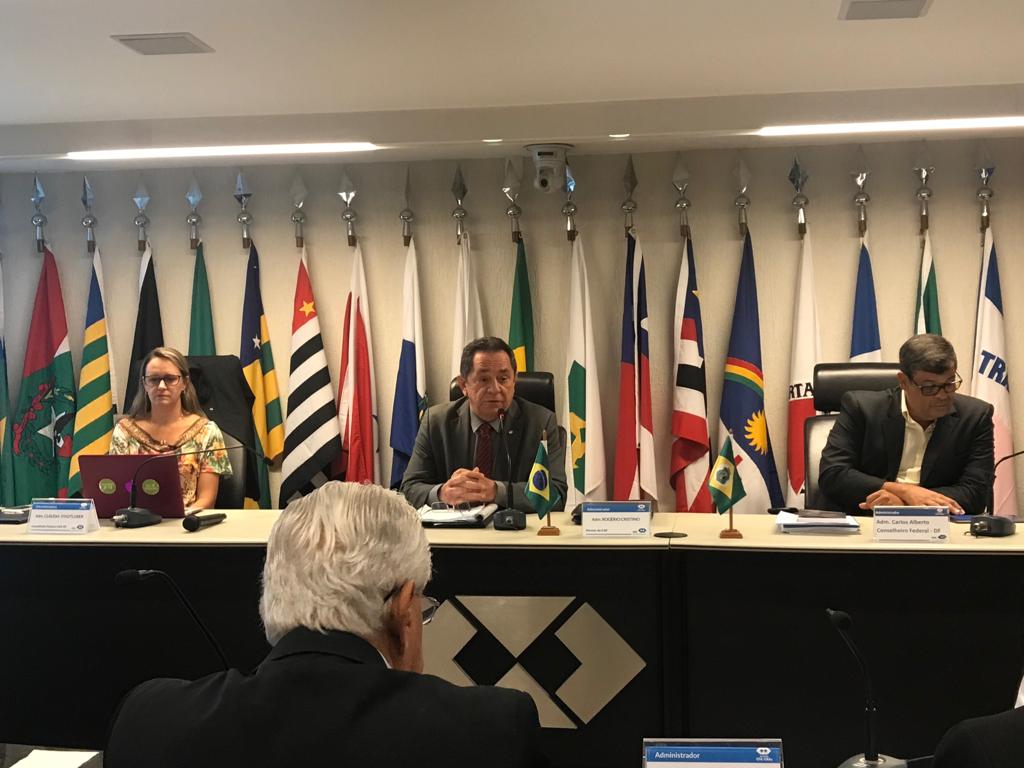 Administrador cearense preside plenária no CFA