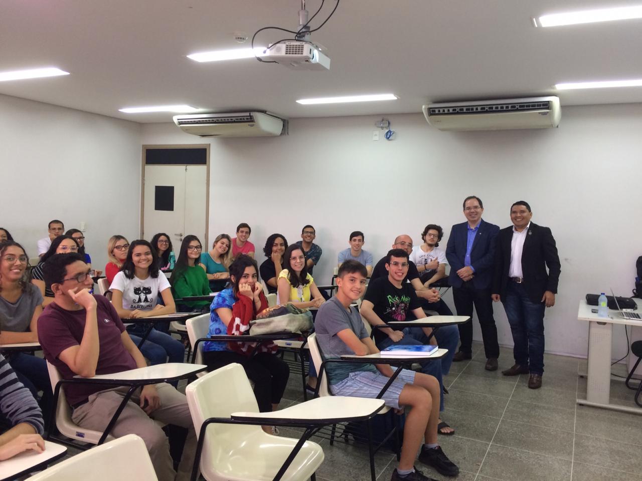 CRA Jovem conversa com alunos do curso de Administração da UFC