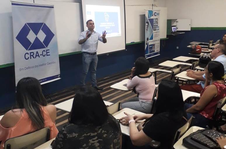 Administrador e Secretário de Planejamento de Coreaú destaca a instalção de cabine para teste rápido de Covid-19