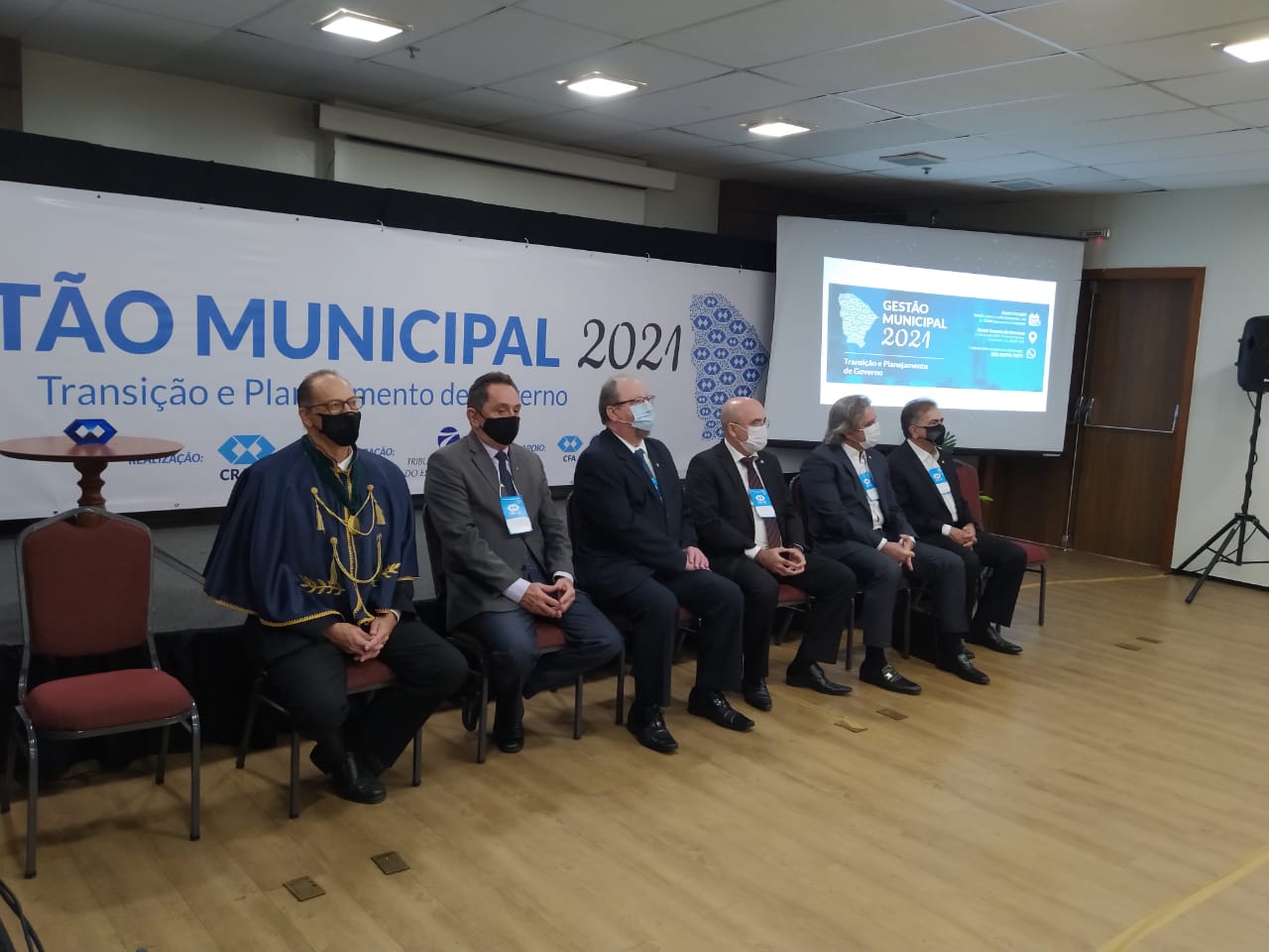 CRA-CE e TCE-CE reúnem prefeitos e gestores públicos em evento sobre transição de governo