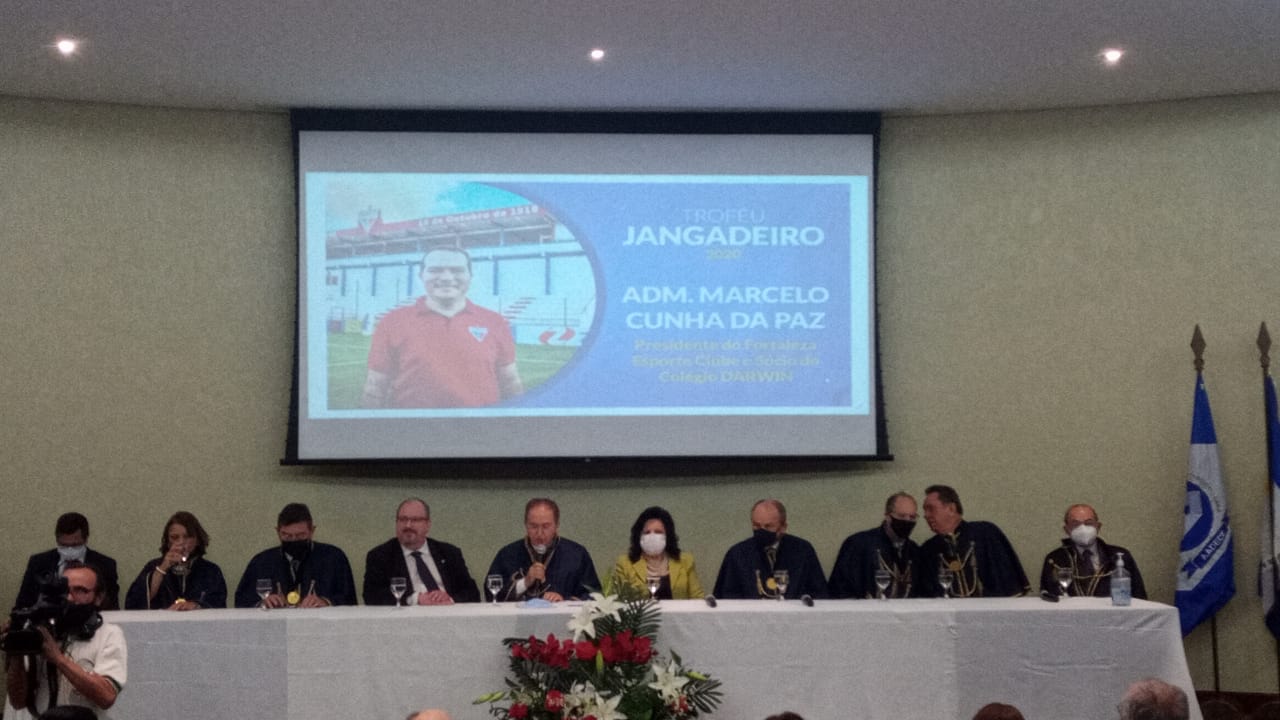 Láurea máxima dos Administradores é entregue em solenidade