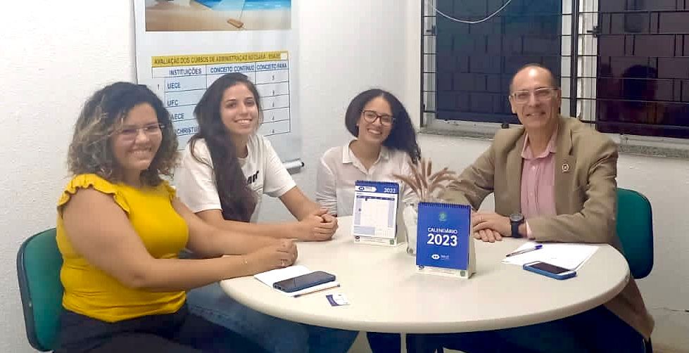 Adm. Lamarck Guimarães intensifica relacionamento com IES e estudantes
