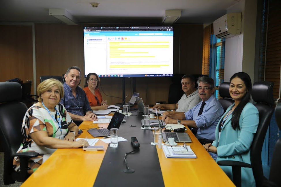 Adm. Rogério Cristino participa de análise de projetos para o Proder