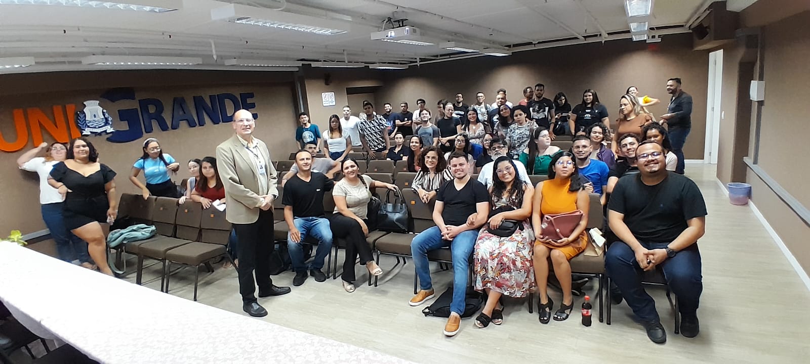 Presidente em exercício do CRA-CE realiza palestra em Instituição de Ensino Superior