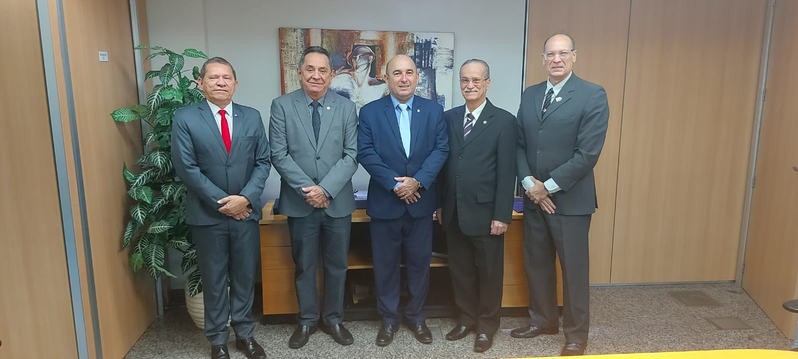 Adm. Rogério Cristino e Adm. Roberto Feijó comemoram recursos do Proder para aumento da fiscalização