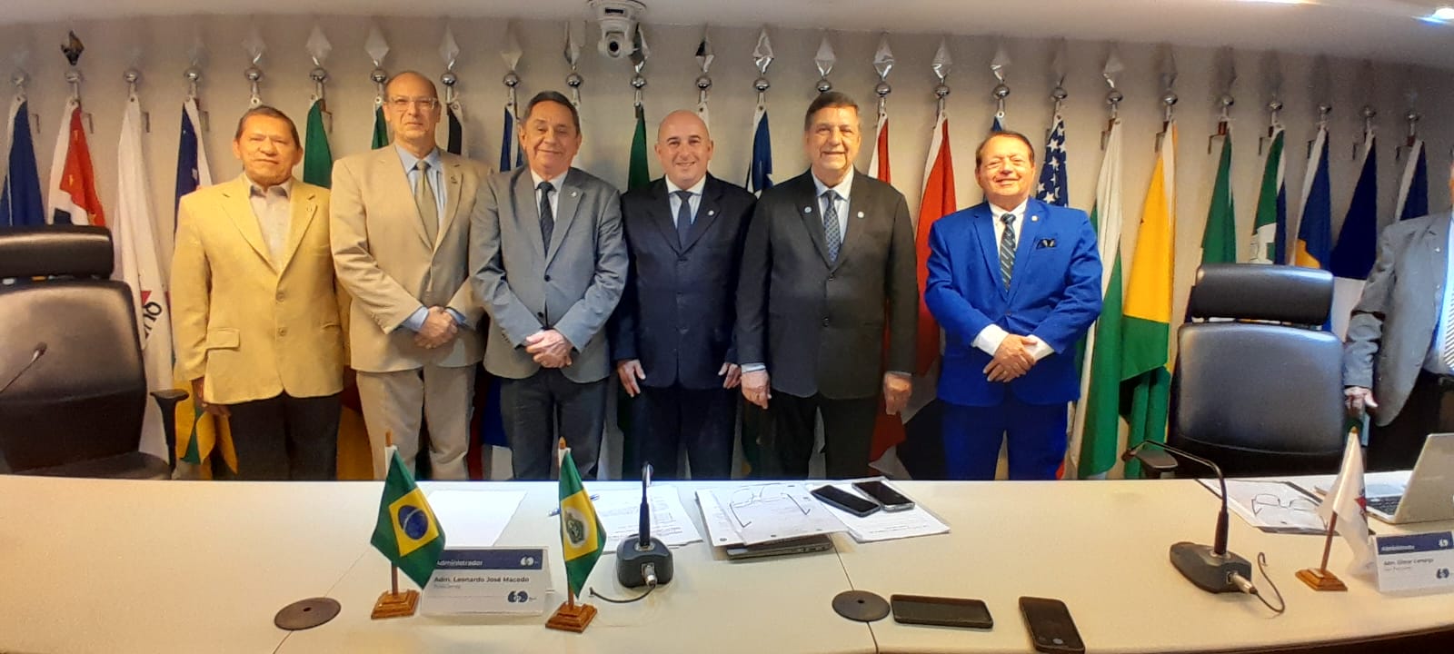 Adm. Rogério Cristino e delegação do CRA-CE acompanham reeleição de Leonardo Macedo à presidência do CFA